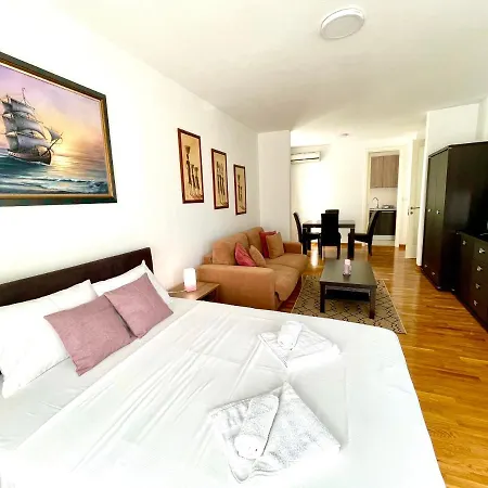 Modesti - Stan Na Dan Novi Sa Parkingom 5 Evra Po Danu * Bělehrad